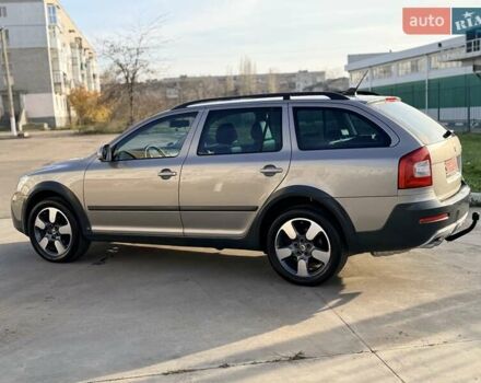 Серый Шкода Октавия Скаут, объемом двигателя 2 л и пробегом 191 тыс. км за 13600 $, фото 19 на Automoto.ua