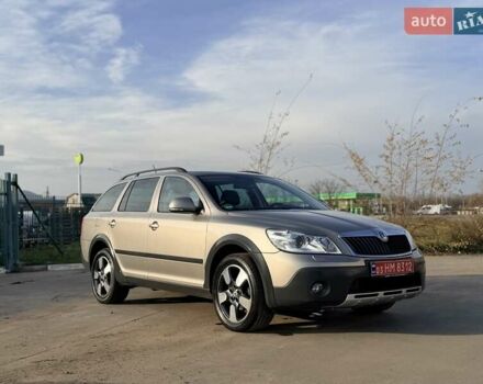 Серый Шкода Октавия Скаут, объемом двигателя 2 л и пробегом 191 тыс. км за 13600 $, фото 9 на Automoto.ua