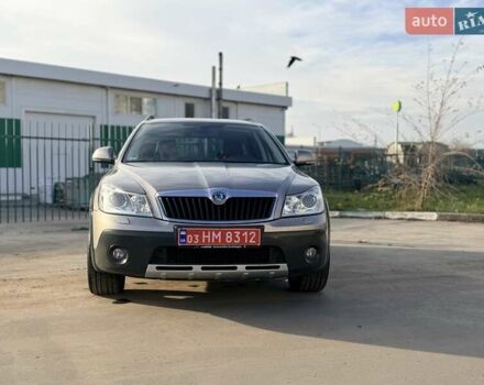 Серый Шкода Октавия Скаут, объемом двигателя 2 л и пробегом 191 тыс. км за 13600 $, фото 11 на Automoto.ua