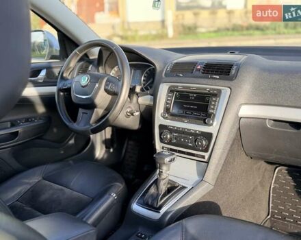 Серый Шкода Октавия Скаут, объемом двигателя 2 л и пробегом 191 тыс. км за 13600 $, фото 32 на Automoto.ua