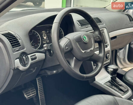 Серый Шкода Октавия Скаут, объемом двигателя 2 л и пробегом 175 тыс. км за 12999 $, фото 54 на Automoto.ua