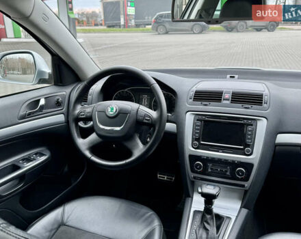 Серый Шкода Октавия Скаут, объемом двигателя 2 л и пробегом 175 тыс. км за 12999 $, фото 56 на Automoto.ua