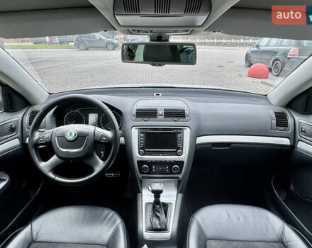 Серый Шкода Октавия Скаут, объемом двигателя 2 л и пробегом 175 тыс. км за 12999 $, фото 4 на Automoto.ua