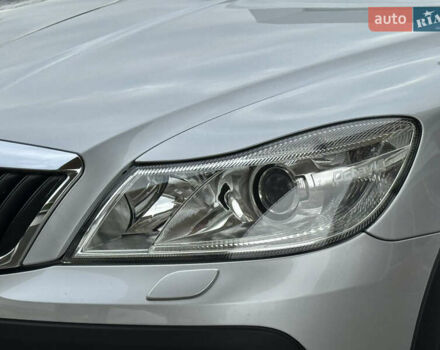 Серый Шкода Октавия Скаут, объемом двигателя 2 л и пробегом 175 тыс. км за 12999 $, фото 15 на Automoto.ua