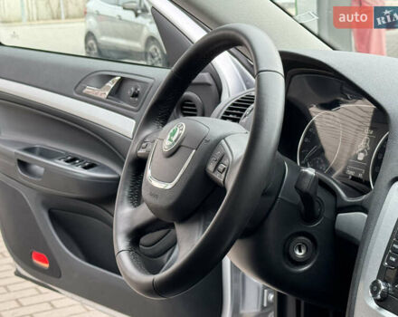 Серый Шкода Октавия Скаут, объемом двигателя 2 л и пробегом 175 тыс. км за 12999 $, фото 48 на Automoto.ua