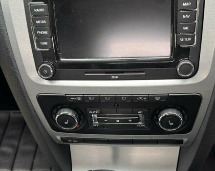 Серый Шкода Октавия Скаут, объемом двигателя 2 л и пробегом 175 тыс. км за 12999 $, фото 51 на Automoto.ua