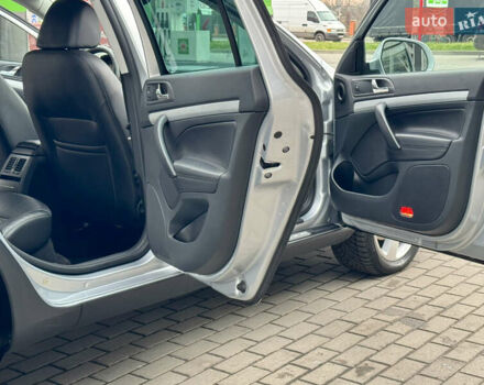 Серый Шкода Октавия Скаут, объемом двигателя 2 л и пробегом 175 тыс. км за 12999 $, фото 61 на Automoto.ua