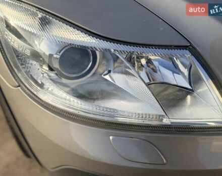 Серый Шкода Октавия Скаут, объемом двигателя 2 л и пробегом 191 тыс. км за 13600 $, фото 5 на Automoto.ua