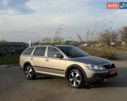 Серый Шкода Октавия Скаут, объемом двигателя 2 л и пробегом 191 тыс. км за 13600 $, фото 7 на Automoto.ua