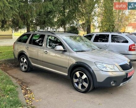Серый Шкода Октавия Скаут, объемом двигателя 2 л и пробегом 191 тыс. км за 13600 $, фото 2 на Automoto.ua