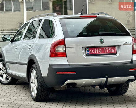 Серый Шкода Октавия Скаут, объемом двигателя 2 л и пробегом 175 тыс. км за 12999 $, фото 2 на Automoto.ua