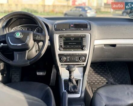 Серый Шкода Октавия Скаут, объемом двигателя 2 л и пробегом 191 тыс. км за 13600 $, фото 40 на Automoto.ua