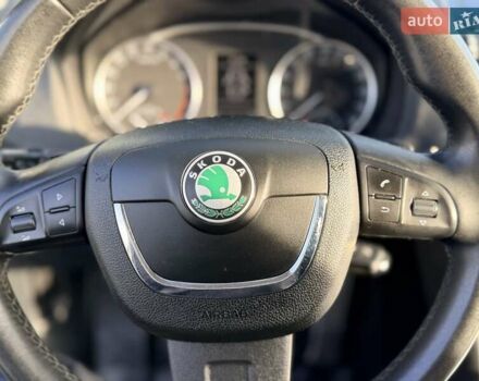 Серый Шкода Октавия Скаут, объемом двигателя 2 л и пробегом 191 тыс. км за 13600 $, фото 48 на Automoto.ua