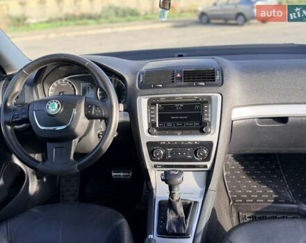 Серый Шкода Октавия Скаут, объемом двигателя 2 л и пробегом 191 тыс. км за 13600 $, фото 33 на Automoto.ua