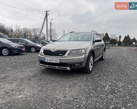 Серый Шкода Октавия Скаут, объемом двигателя 2 л и пробегом 220 тыс. км за 15700 $, фото 1 на Automoto.ua