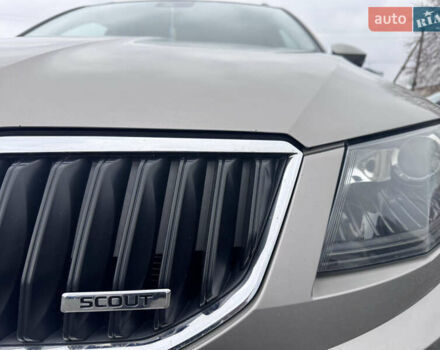 Серый Шкода Октавия Скаут, объемом двигателя 2 л и пробегом 220 тыс. км за 15700 $, фото 35 на Automoto.ua