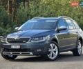 Серый Шкода Октавия Скаут, объемом двигателя 2 л и пробегом 236 тыс. км за 15999 $, фото 1 на Automoto.ua