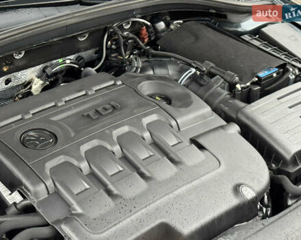 Серый Шкода Октавия Скаут, объемом двигателя 2 л и пробегом 251 тыс. км за 15950 $, фото 126 на Automoto.ua