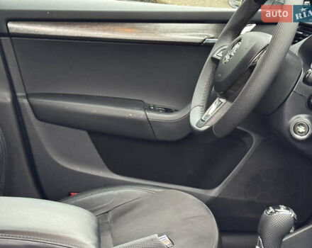 Серый Шкода Октавия Скаут, объемом двигателя 2 л и пробегом 251 тыс. км за 15950 $, фото 93 на Automoto.ua