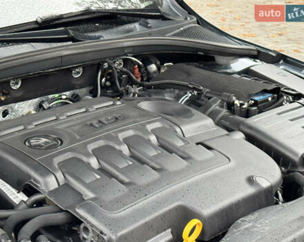 Серый Шкода Октавия Скаут, объемом двигателя 2 л и пробегом 251 тыс. км за 15950 $, фото 125 на Automoto.ua