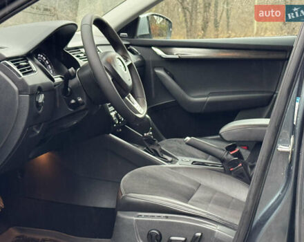 Серый Шкода Октавия Скаут, объемом двигателя 2 л и пробегом 251 тыс. км за 15950 $, фото 71 на Automoto.ua