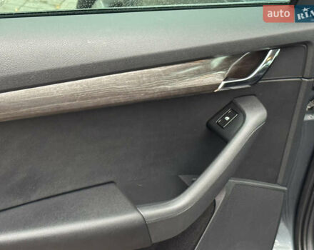 Серый Шкода Октавия Скаут, объемом двигателя 2 л и пробегом 251 тыс. км за 15950 $, фото 98 на Automoto.ua