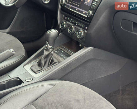 Серый Шкода Октавия Скаут, объемом двигателя 2 л и пробегом 251 тыс. км за 15950 $, фото 95 на Automoto.ua