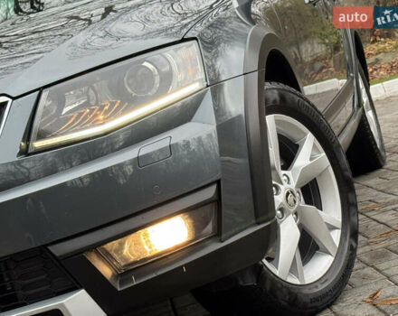 Серый Шкода Октавия Скаут, объемом двигателя 2 л и пробегом 251 тыс. км за 15950 $, фото 9 на Automoto.ua