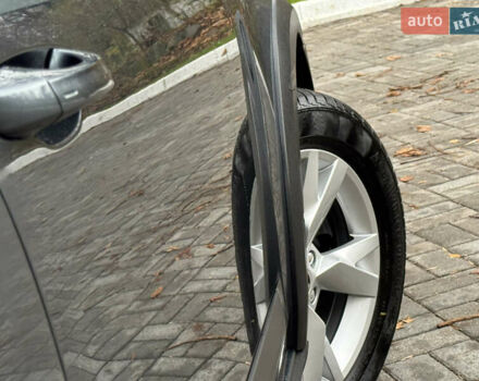 Серый Шкода Октавия Скаут, объемом двигателя 2 л и пробегом 251 тыс. км за 15950 $, фото 49 на Automoto.ua