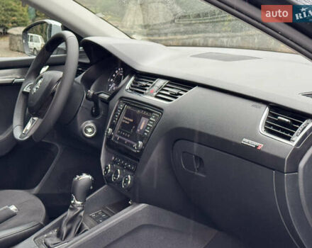 Серый Шкода Октавия Скаут, объемом двигателя 2 л и пробегом 251 тыс. км за 15950 $, фото 88 на Automoto.ua