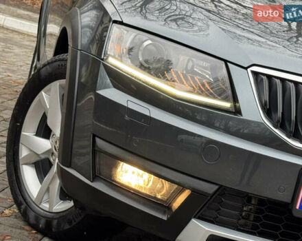 Серый Шкода Октавия Скаут, объемом двигателя 2 л и пробегом 251 тыс. км за 15950 $, фото 21 на Automoto.ua