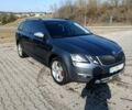 Серый Шкода Октавия Скаут, объемом двигателя 1.97 л и пробегом 263 тыс. км за 16000 $, фото 1 на Automoto.ua