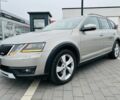 Шкода Октавия Скаут 2017 в Мукачеве на Automoto.ua Серый Шкода Октавия Скаут, объемом двигателя 2 л и пробегом 250 тыс. км за 17600 $, фото 2 на Automoto.ua
