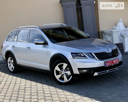 Сірий Шкода Octavia Scout, об'ємом двигуна 2 л та пробігом 199 тис. км за 17799 $, фото 15 на Automoto.ua