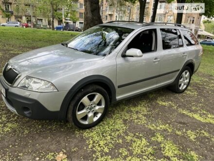 Сірий Шкода Octavia Scout, об'ємом двигуна 2 л та пробігом 123 тис. км за 7900 $, фото 1 на Automoto.ua