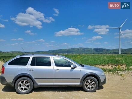Шкода Octavia Scout 2008 у Долине на Automoto.ua Сірий Шкода Octavia Scout, об'ємом двигуна 2 л та пробігом 400 тис. км за 8000 $, фото 1 на Automoto.ua
