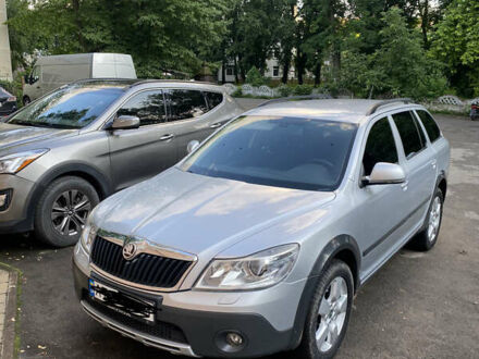 Сірий Шкода Octavia Scout, об'ємом двигуна 2 л та пробігом 255 тис. км за 9200 $, фото 1 на Automoto.ua