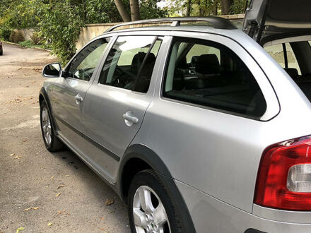 Шкода Octavia Scout 2009 у Чернівцях на Automoto.ua Сірий Шкода Octavia Scout, об'ємом двигуна 1.8 л та пробігом 173 тис. км за 9300 $, фото 1 на Automoto.ua