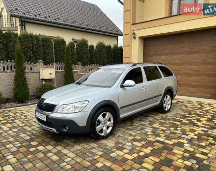 Серый Шкода Октавия Скаут, объемом двигателя 2 л и пробегом 230 тыс. км за 8990 $, фото 1 на Automoto.ua