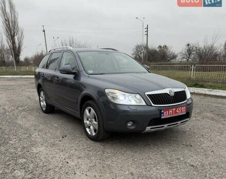 Серый Шкода Октавия Скаут, объемом двигателя 2 л и пробегом 282 тыс. км за 10800 $, фото 1 на Automoto.ua