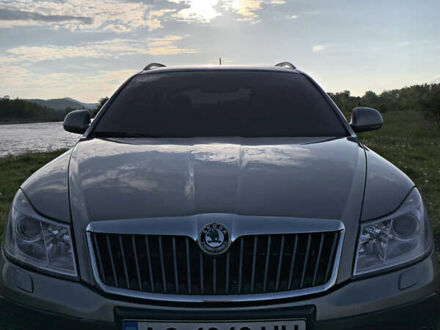 Шкода Octavia Scout 2012 у Тячеве на Automoto.ua Сірий Шкода Octavia Scout, об'ємом двигуна 2 л та пробігом 220 тис. км за 11800 $, фото 1 на Automoto.ua