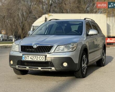 Серый Шкода Октавия Скаут, объемом двигателя 2 л и пробегом 490 тыс. км за 9500 $, фото 1 на Automoto.ua