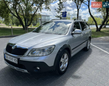Серый Шкода Октавия Скаут, объемом двигателя 2 л и пробегом 240 тыс. км за 12200 $, фото 1 на Automoto.ua