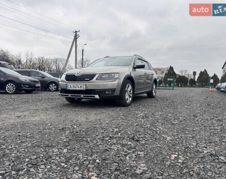 Серый Шкода Октавия Скаут, объемом двигателя 2 л и пробегом 220 тыс. км за 15700 $, фото 1 на Automoto.ua