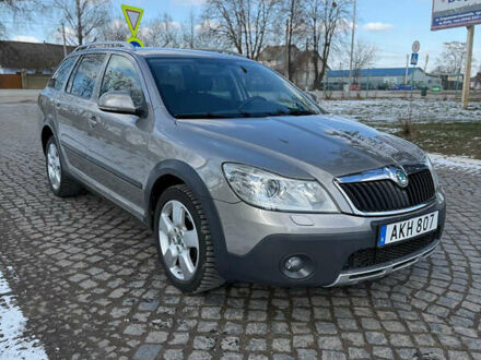 Шкода Octavia Scout 2014 у Старокостянтинів на Automoto.ua Сірий Шкода Octavia Scout, об'ємом двигуна 2 л та пробігом 246 тис. км за 11750 $, фото 1 на Automoto.ua