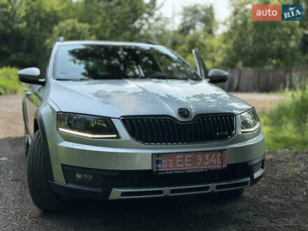 Шкода Октавия Скаут 2015 в Луцке на Automoto.ua Серый Шкода Октавия Скаут, объемом двигателя 2 л и пробегом 280 тыс. км за 14350 $, фото 1 на Automoto.ua
