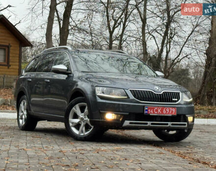 Серый Шкода Октавия Скаут, объемом двигателя 2 л и пробегом 251 тыс. км за 15950 $, фото 1 на Automoto.ua