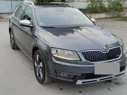 Серый Шкода Октавия Скаут, объемом двигателя 2 л и пробегом 220 тыс. км за 18900 $, фото 1 на Automoto.ua