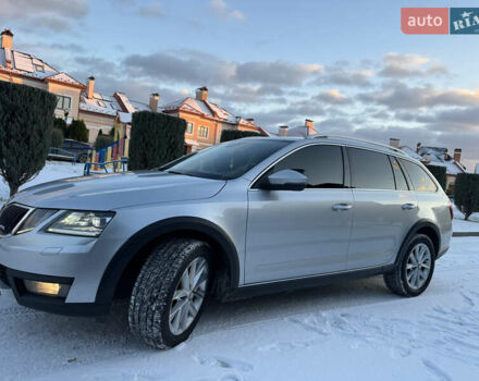 Серый Шкода Октавия Скаут, объемом двигателя 1.97 л и пробегом 192 тыс. км за 19850 $, фото 1 на Automoto.ua