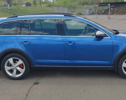 Синий Шкода Октавия Скаут, объемом двигателя 1.97 л и пробегом 224 тыс. км за 15600 $, фото 9 на Automoto.ua